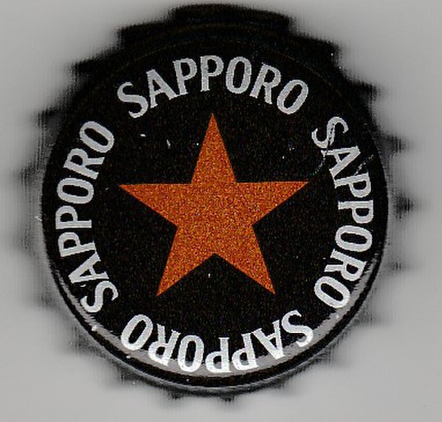 Ein Kronkorken von Sapporo Beer, von Sapporo Premium Beer.